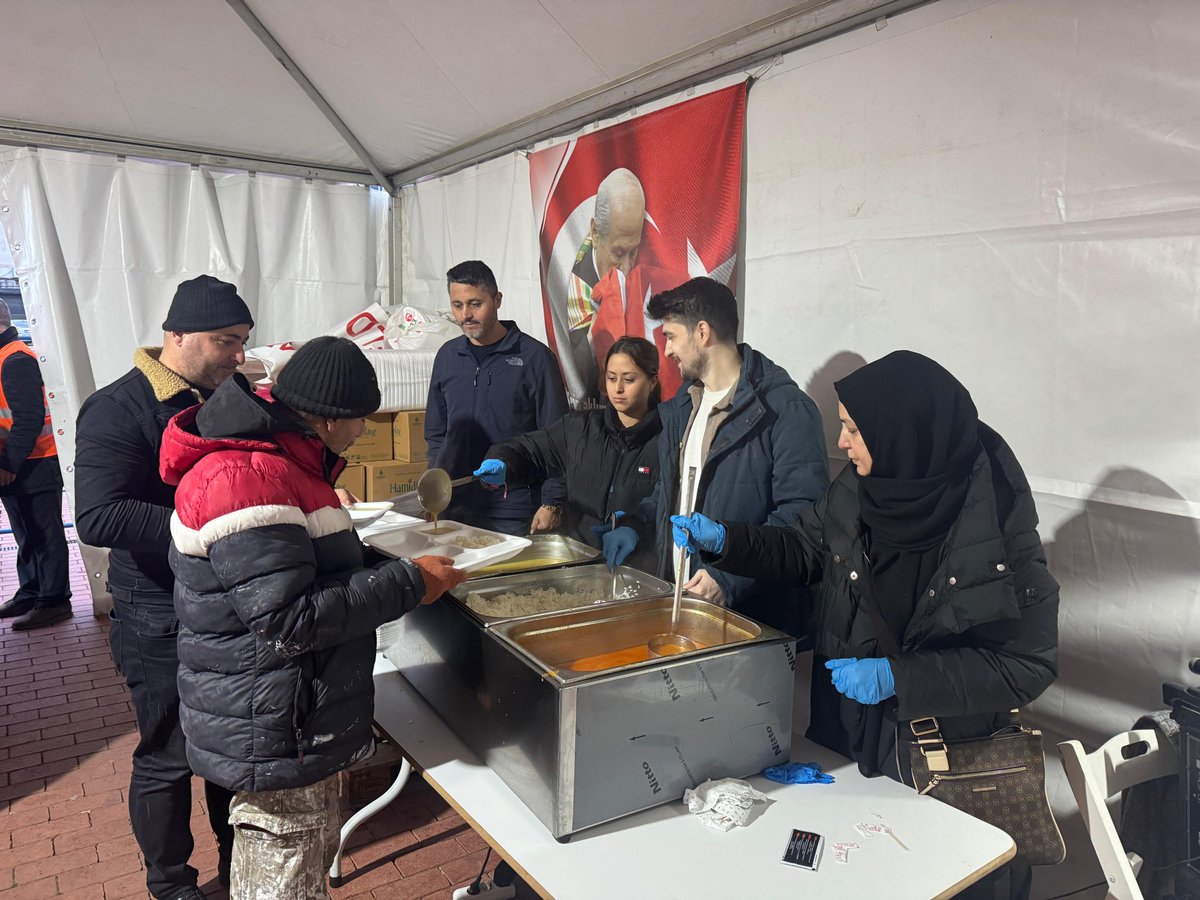 Milliyetçi Hareket Partisi Esenyurt İlçe Başkanlığı olarak,9 kubbeli iftar çadırımızın 7’inci gününde de bolluk ve bereket içerisinde Esenyurtlu hemşehrilerimizle birlikte iftarımızı açtık.Rabbim birliğimizi ve sofralarımızın bereketini daim eylesin
<a href="/_MHPistanbul_/">MHP İstanbul</a> 
<a href="/sertel_selim/">Sertel Selim</a>