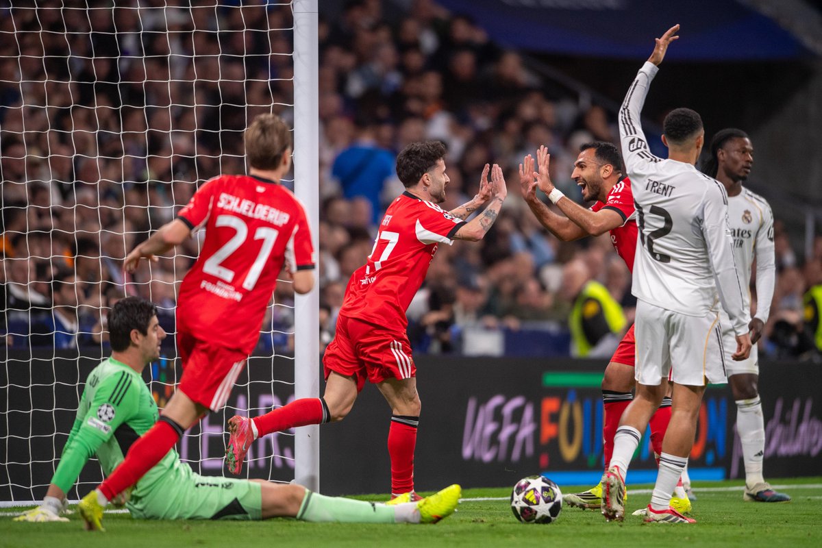 WhoScored's tweet photo. Real Madrid (1-1) Benfica | Half-time player ratings:
◉ 7.46 - Rafa ⚽️
◉ 7.18 - Aurélien Tchouaméni ⚽️
◉ 6.73 - Vinícius Júnior
◉ 6.69 - Federico Valverde 🅰️
◉ 6.69 - Thibaut Courtois
#UCL #RMASLB https://t.co/OO0idpEutJ