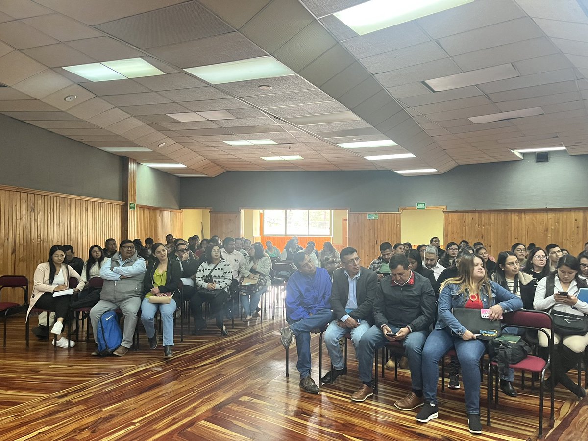 #Azuay / Como <a href="/CpccsEc/">Participa Ecuador</a> brindamos un taller sobre la metodología de @RendicionDeCuentas a los 15 GADs cantonales de la provincia del Azuay