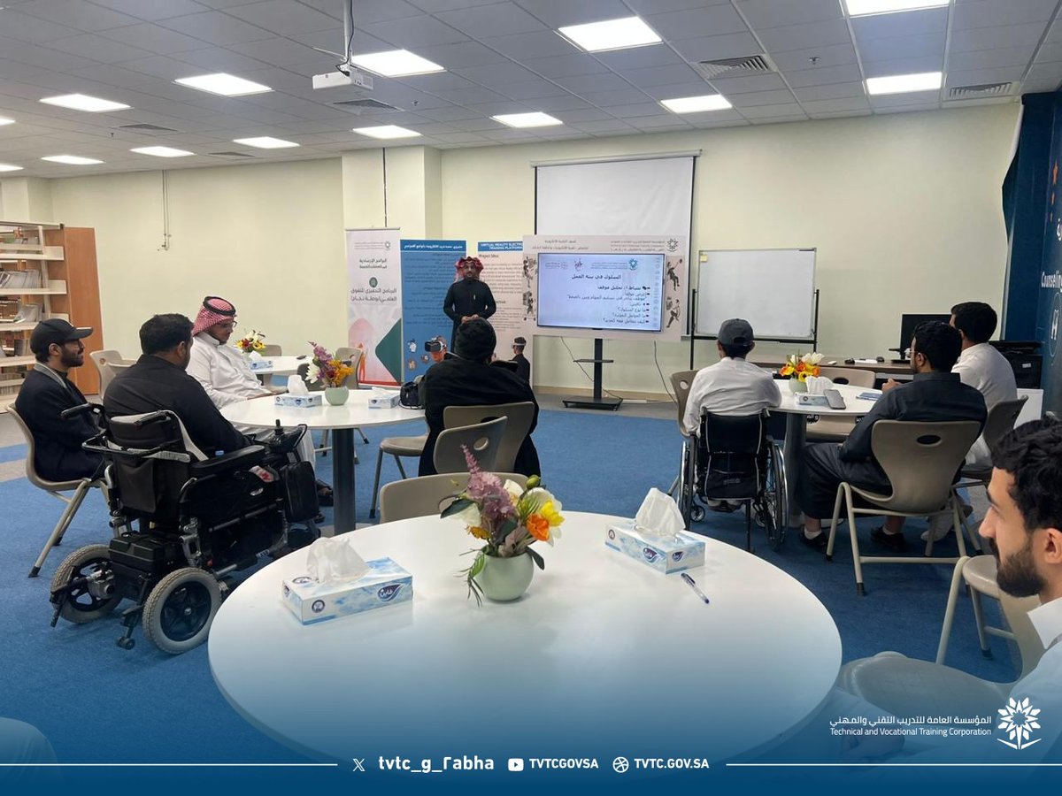 tvtc_g_2abha's tweet photo. تغطية 🎥 | 

بكل فخر، تواصل الكلية التقنية التطبيقية بأبها دورها المجتمعي من خلال تنفيذ برنامج تدريبي مجاني لمنسوبي جمعية "قوى" لرياضة المعاقين بمنطقة عسير  🦾✨.

تأتي هذه المبادرة ضمن فعاليات #أجاويد4، لتعزيز المهارات وتمكين أبطالنا في المنطقة. 🏔️🇸🇦

#التدريب_التقني https://t.co/mAQYNxEfMi