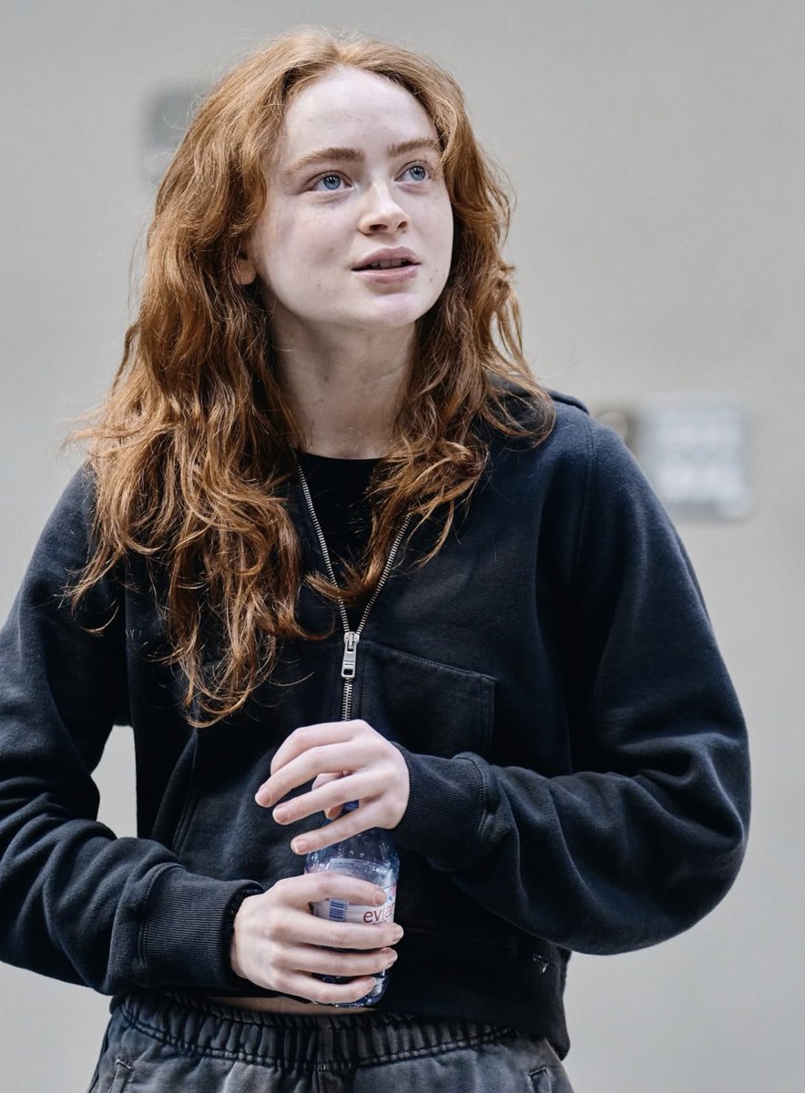 sadie sink posts tweet media