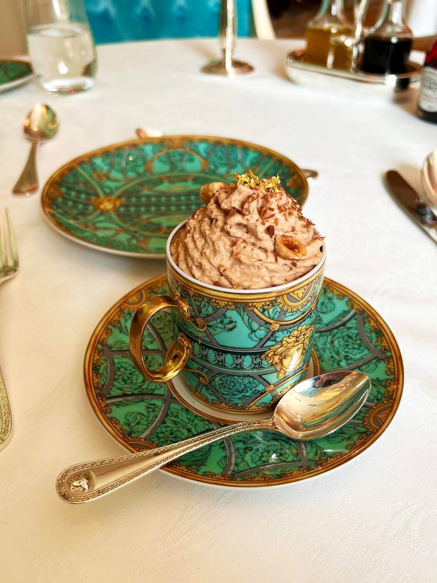 Ella999700's tweet photo. VersaceAfternoonTea https://t.co/rVBodoPA3e