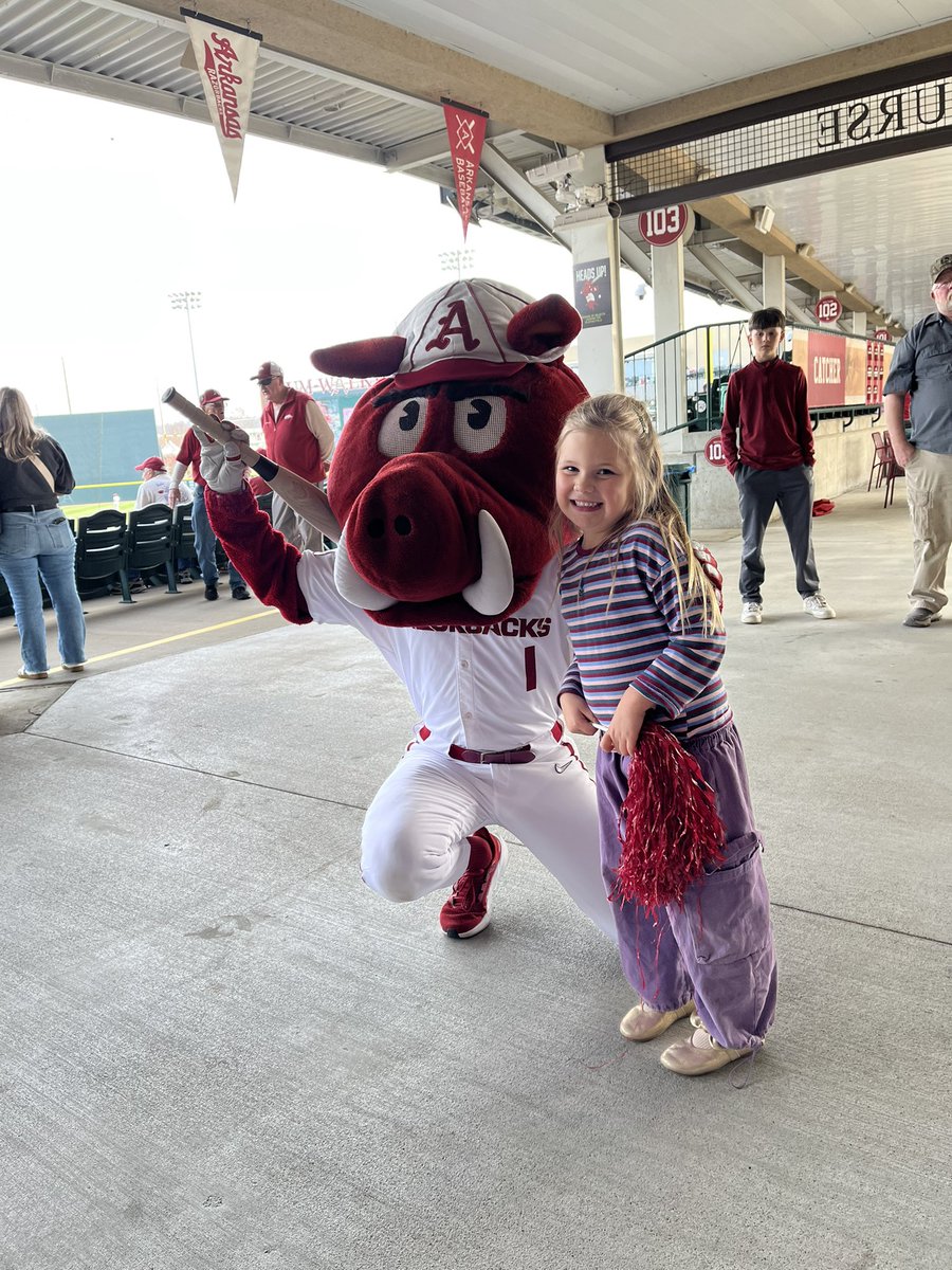 Ribby 🐗⚾️ tweet media