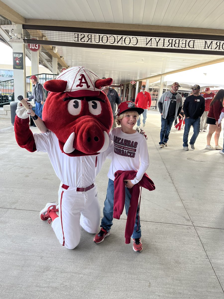Ribby 🐗⚾️ tweet media