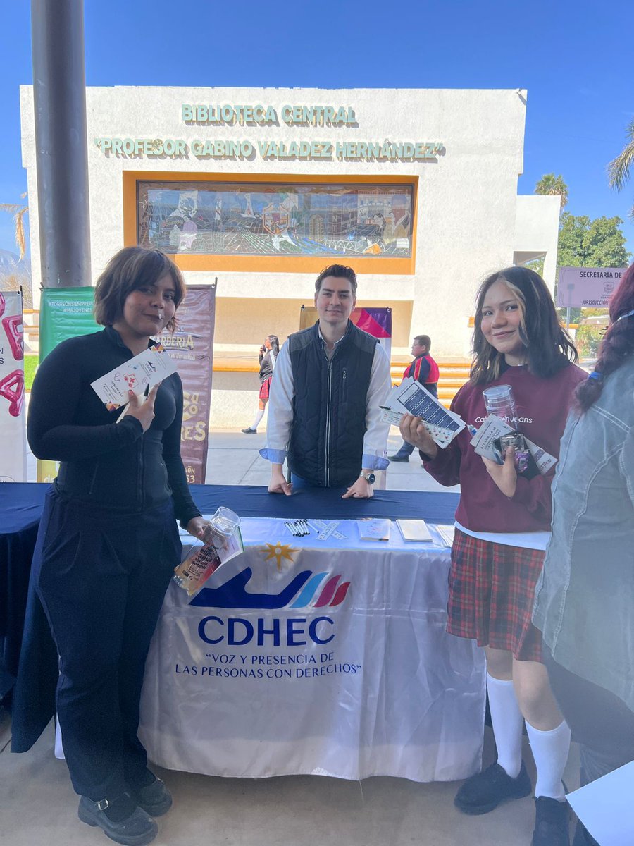 CDHEC's tweet photo. #BrigadasCDHEC En días pasados, personal de la Segunda Visitaduria, por instrucciones del Presidente de la #CDHEC; participó en la Feria sobre los derechos sexuales  y reproductivos de los jóvenes organizada en la Escuela Normal de #Torreón.

1/2
#DDHH #Coahuila https://t.co/RQGWjQk5yj