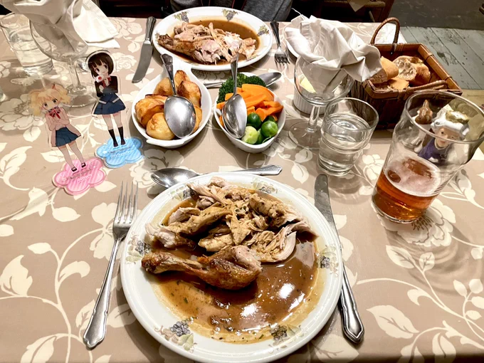 きんいろモザイク聖地のフォス・ファームハウスで頂くイギリスの家庭料理の晩ごはん! 雰囲気も味も何もかもが貴族の食事って感じでやばいっすね…。特にデザートのチョコレートプリンがガチでめちゃくちゃ美味しかった!