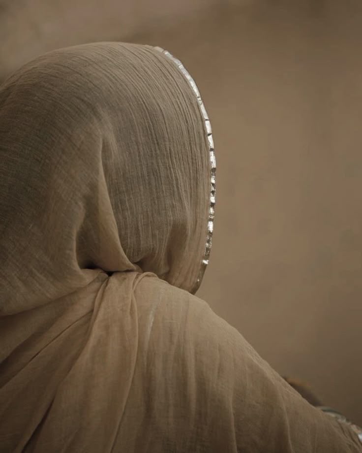 کوئی ملا ہی نہیں ! جس کو سونپتے محسن 
ہم اپنے خواب کی خوشبو، خیال کا موسم 🍂