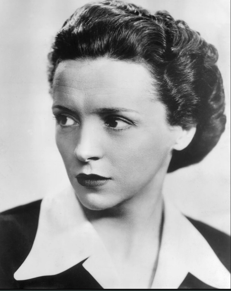 SpiesVespers's tweet image. TOO OBSCURE TO MATTER

Eve Curie, the daughter of Marie and Pierre Curie, was recruited by William Donovan into the OSS. Working under cover of a reporter for the American press, she toured North Africa and Russian front, sending reports directly to Donovan.