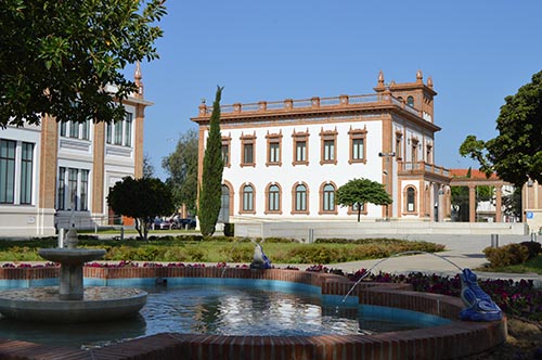 _ElObservador_'s tweet photo. La universidad ultracatólica de Murcia desembarca en Málaga comprando ESESA, el ente creado por el Ayuntamiento y Unicaja, y cambia el rótulo pero no el contenido: mismos másteres, mismos profesores...
https://t.co/BGwbqILfjc https://t.co/KLYwIl35Qm