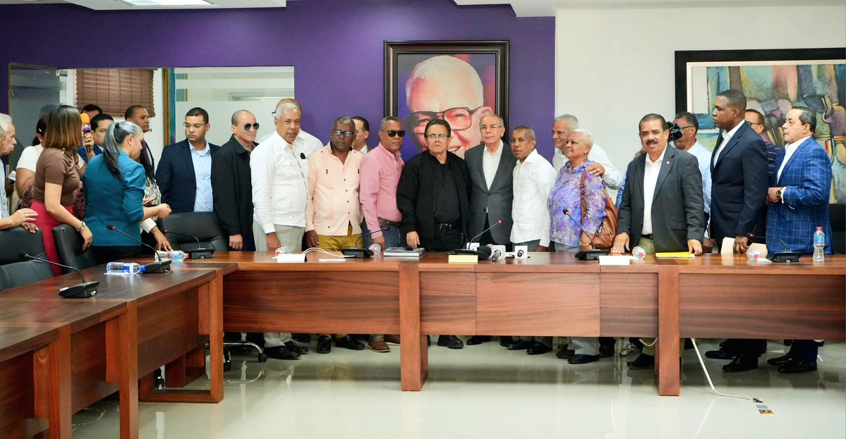 #PortadaPrincipalPLD | Gobierno del PRM  ignora la importancia de los profesionales agropecuarios.

<a href="/DaniloMedina/">Danilo Medina</a> brinda el respaldo del Partido de la Liberación Dominicana (#PLD) a los reclamos de la Asociación Nacional de Profesionales Agrícolas (ANPA).

AMPLIAR: