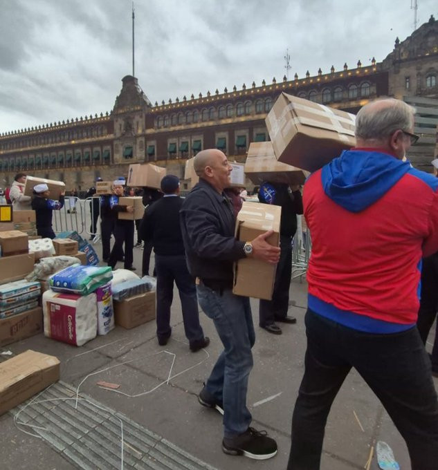 YourAnonCentral's tweet photo. Mexico has invited countries worldwide to send aid to them, they'll deliver it to Cuba, officially becoming an aid bridge to the Island. Mexico rejects the US blockade, and the Navy will continue to escort humanitarian ships to protect them from the US. 

"Cuba is not alone." https://t.co/Qu9Eya2C7x
