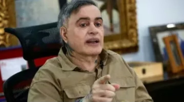 ÚLTIMA HORA:

El fiscal general de Venezuela, Tarek William Saab, renuncia a su cargo

Saab remitió su renuncia a la Asamblea Nacional, en medio del proceso de amnistía para presos políticos. También renunció el defensor del Pueblo, Alfredo Ruiz.
#tarek