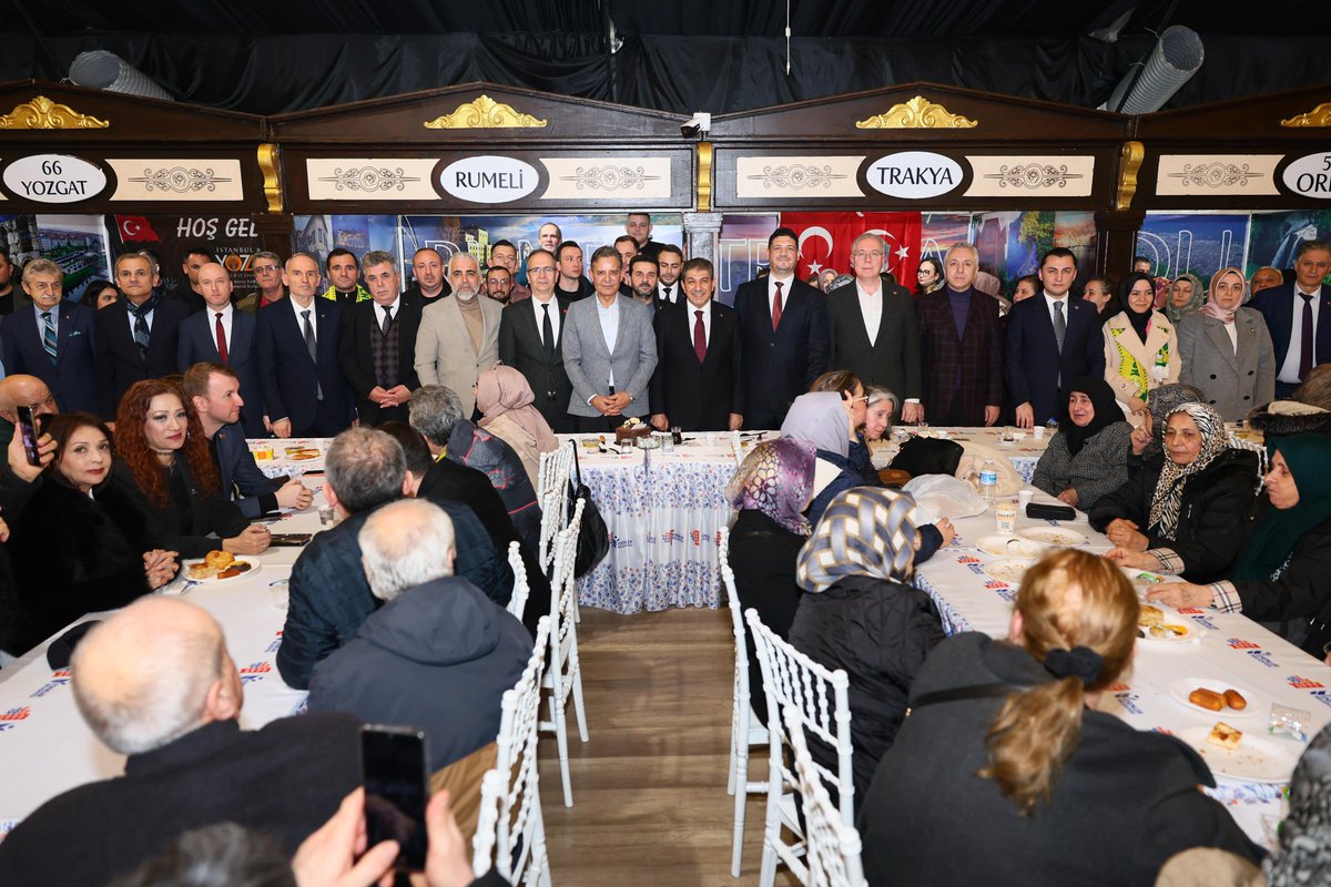 Rumeli ve Trakya kardeşliktir, dayanışma ruhudur, ecdad yadigârıdır… Her adımda tarihe ışık tutan gurur dolu topraklardır.

Anadolu Sokağımızda bu güzel coğrafyanın Esenler’deki hemşehrilerimizleydik. Esenler, hep birlikte güzel.