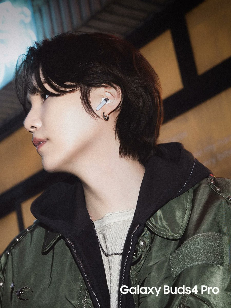 btschartsxdaily's tweet photo. New photos of #SUGA for Galaxy Buds4 Pro (2) 

https://t.co/2c5xv4Irvz
SUGA X SAMSUNG 
#SUGAxSAMSUNG https://t.co/mLnUhztRHr