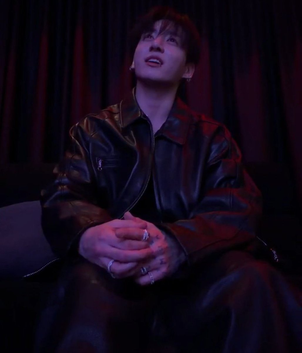 ดีใจกับน้องจองกุกด้วย น้องบอกว่าผมเลิกสูบบุหรี่แล้ว 
"เมื่อก่อนผมสูบหนักมาก ผมพยายามอย่างหนักเพื่อที่จะเลิก แล้วผมก็ทำสำเร็จ" 😭😭😭😭😭😭
(เลิกสูบมันเลิกยาก แต่น้องก็ทำได้😭😭😭)