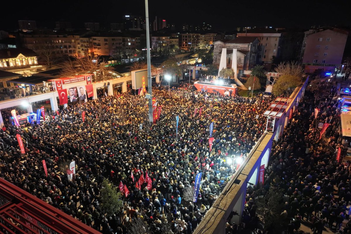 📍Bakırköy

CHP Beyoğlu İlçe Örgütü olarak, Genel Başkanımız Sayın Özgür Özel’in öncülüğünde, Cumhurbaşkanı Adayımız Ekrem İmamoğlu, Beyoğlu Belediye Başkanımız İnan Güney ve hukuksuz şekilde tutuklu bulunan tüm yol arkadaşlarımız için Bakırköy’de gerçekleştirilen 3. Bölge