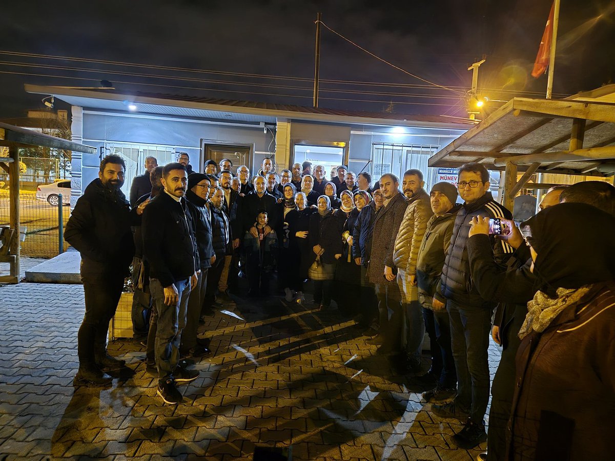 Ramazan ayının manevi atmosferinde, İl Başkanımız Av. Turgay Şahin’in Mareşal Fevziçakmak Mahallesi Bayraktepe Camii’nde eda ettiği teravih namazına Gençlik Kolları olarak bizler de katılım sağladık.

İl Gençlik Kolları Başkan Yardımcılarımız Ahmet Hakan Karademir ve Bedirhan