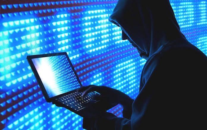 🔴 قرصنة الـ Ai 🤖🏴☠️ بحسب بلومبرغ.. هاكر استخدم نموذج Claude التابع لشركة Anthropic لتنفيذ هجمات سيبرانية استهدفت جهات حكومية في المكسيك. - سرقة بيانات دخول موظفين - الوصول لسجلات ضريبية تخص