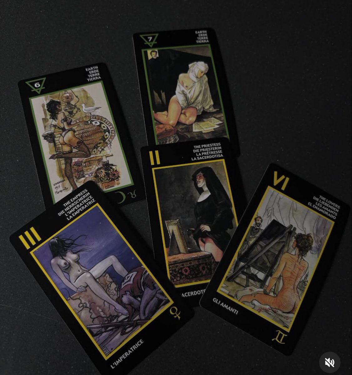Una amiga tiene un tarot erótico y vean la representación de mi arcano de nacimiento “LA EMPERATRIZ” lll