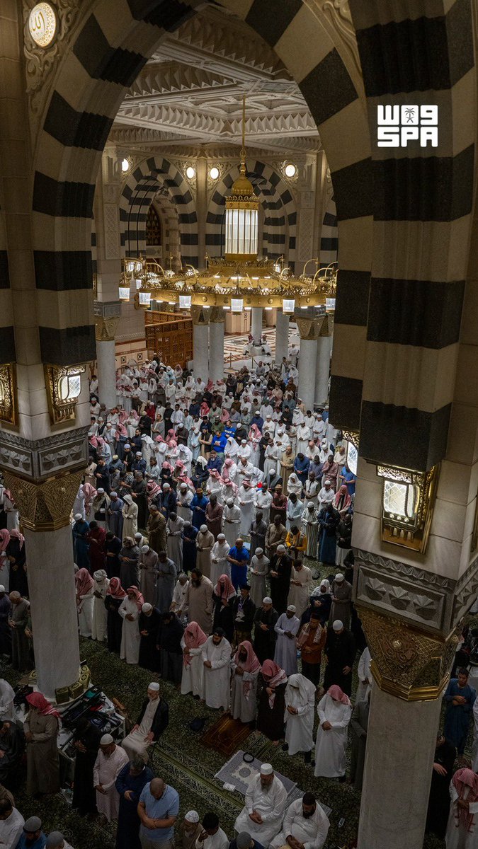 مشاهد إيمانية لجموع المصلين أثناء صلاة التراويح بالمسجد النبوي.