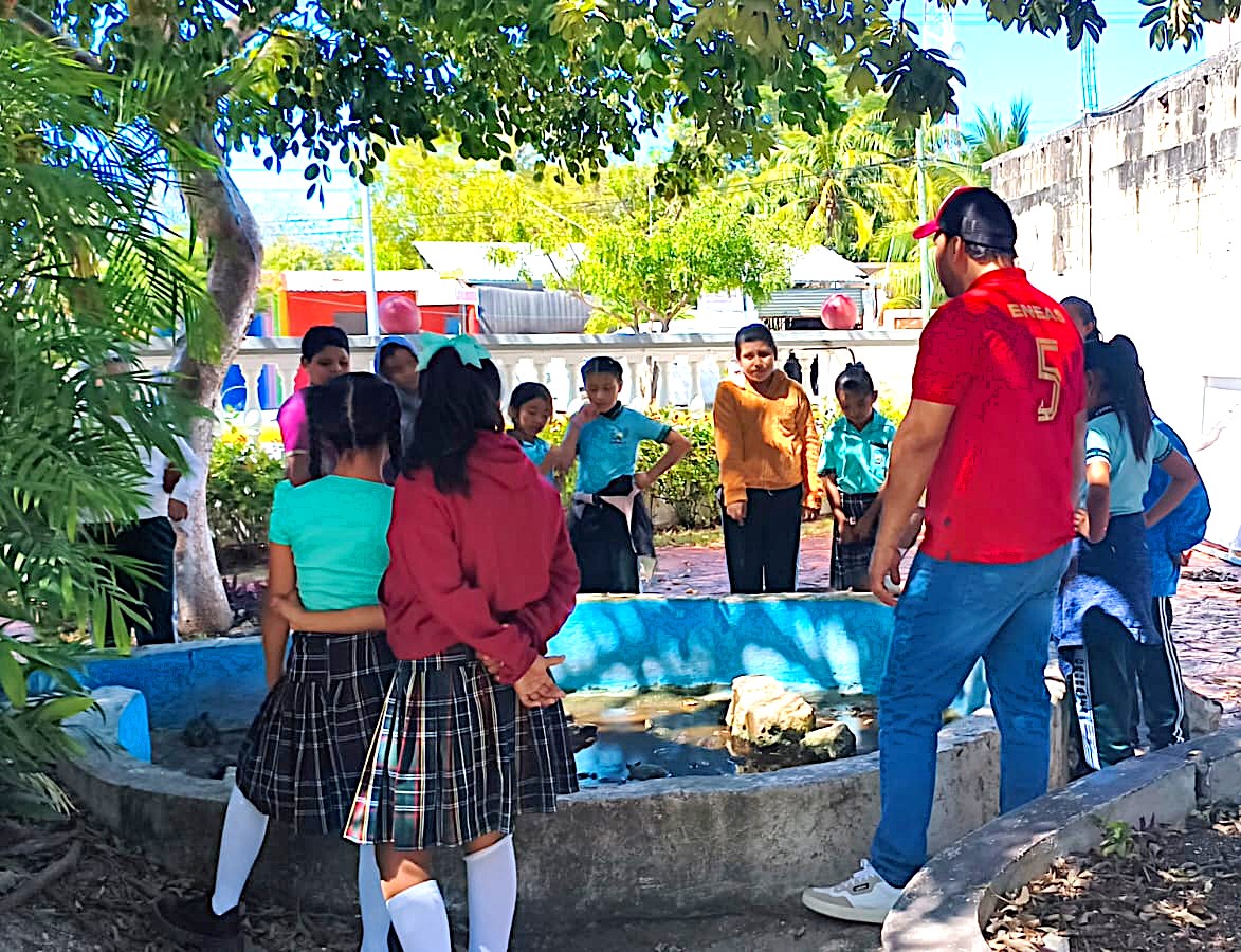 apicampeche's tweet image. En el marco del Programa “Visita tu Faro”, realizaron un recorrido guiado por las instalaciones. La #Apicam promueve la cultura, la sana convivencia y el valor histórico de este inmueble.  #APICAM #DirecciónDeVinculación #GobiernoDeTodos (2/2)