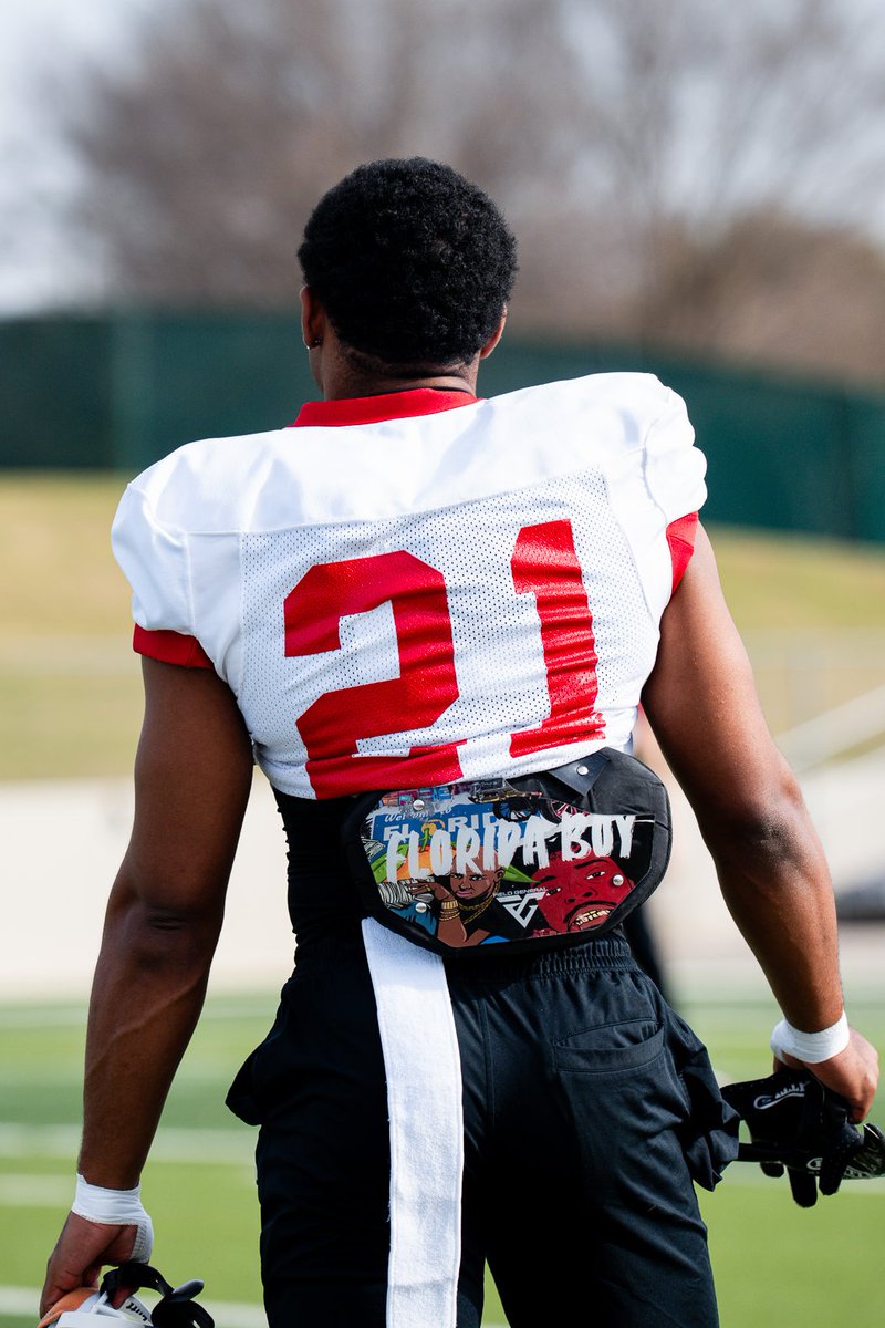 Carrying the #21 legacy in the DMV.

DC Defenders safety Gabe Taylor honors his late brother, Washington legend Sean Taylor, by continuing the legacy in the nation’s capital.