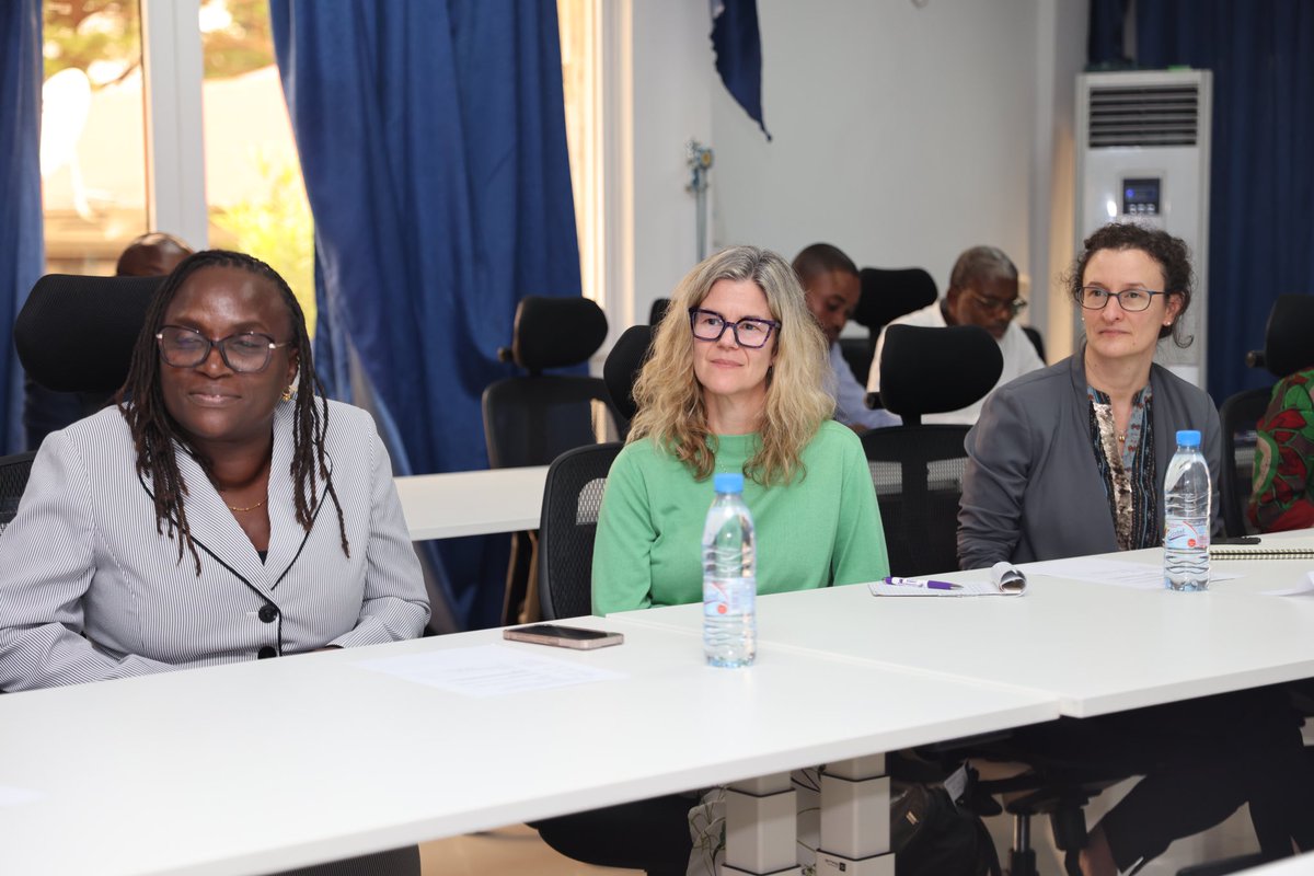 OMSCongo's tweet photo. En visite ce 25.2.26 à l’@OMSCongo, la délégat° de @gatesfoundation a échangé avec Dr @sodjinoudossou &amp; les équipes sur le renforcement du #LeadershipFéminin &amp; l’égalité des chances.
Une collaborat° prometteuse pour bâtir une gouvernance plus inclusive au srvce de la #santé au 🇨🇬 https://t.co/P3YKvzxN0G