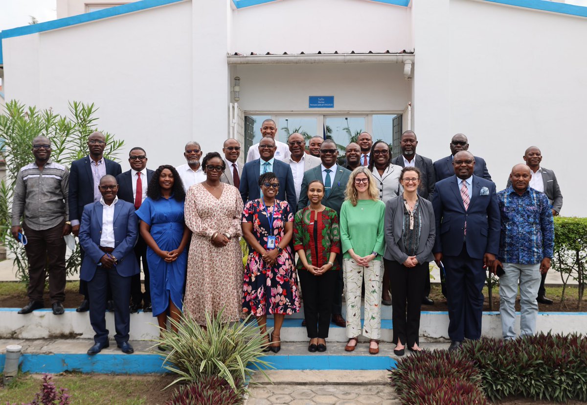 OMSCongo's tweet photo. En visite ce 25.2.26 à l’@OMSCongo, la délégat° de @gatesfoundation a échangé avec Dr @sodjinoudossou &amp; les équipes sur le renforcement du #LeadershipFéminin &amp; l’égalité des chances.
Une collaborat° prometteuse pour bâtir une gouvernance plus inclusive au srvce de la #santé au 🇨🇬 https://t.co/P3YKvzxN0G