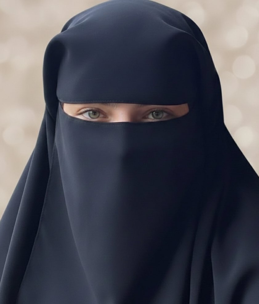 ممثلتين تركيات سترتهن بالنقاب 

عرفتوهم ؟؟😂👀