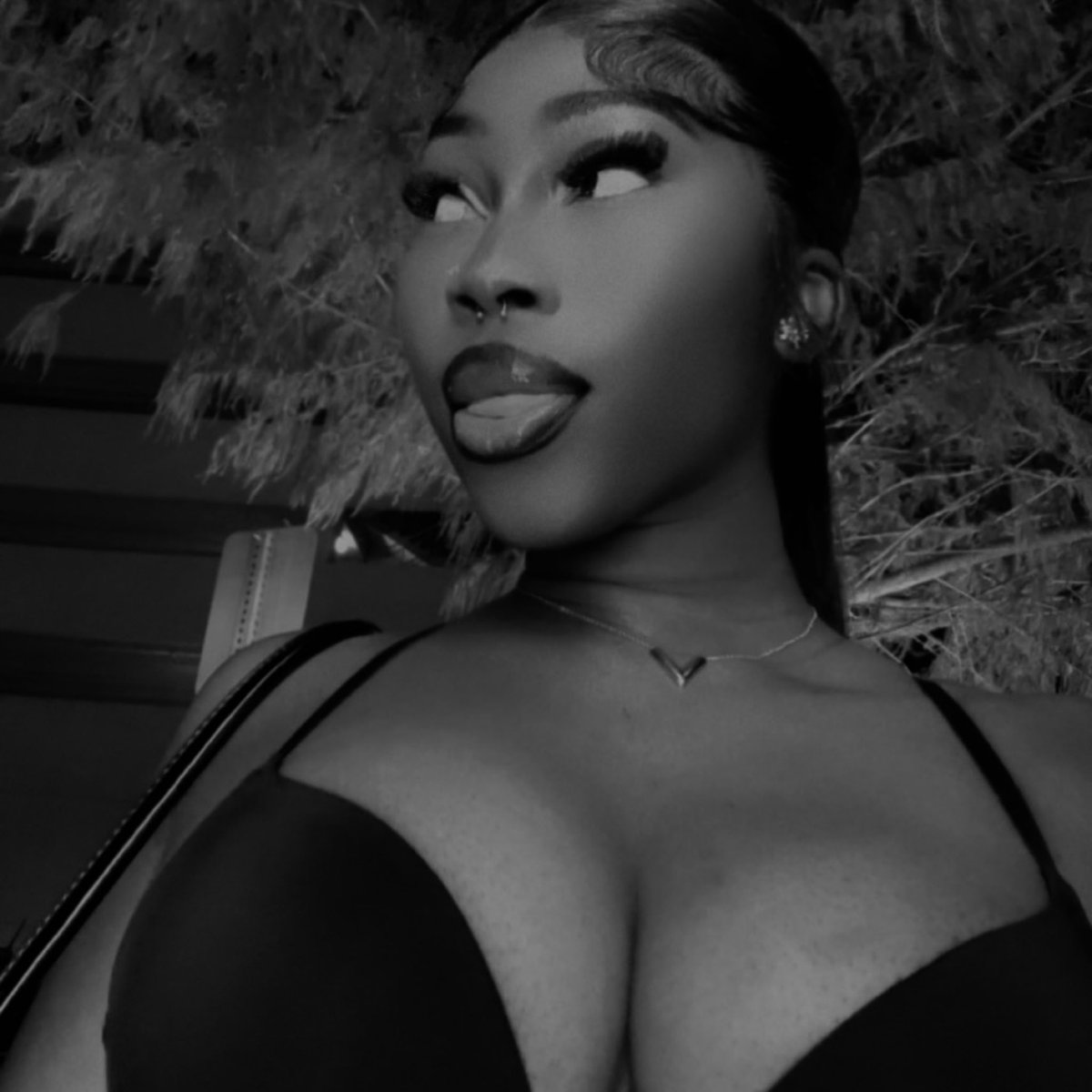 SHEGEBANZA!
FRIDAY. 

PRESAVE
j2n.vyd.co/Shegebanza