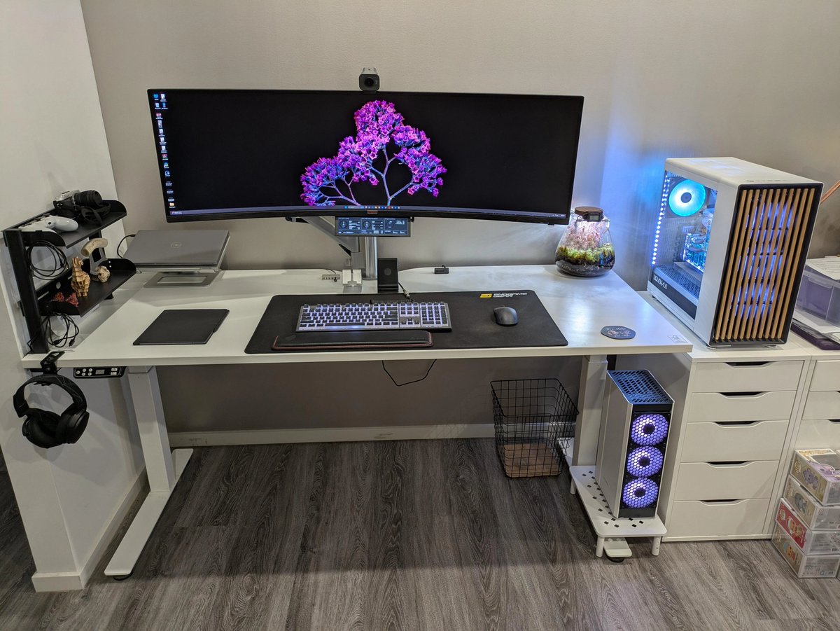 exzacklyright's tweet photo. 🖥️ Great setup! 🎮
#pcmasterrace #desksetup #techsetup #gamingrig #pcbuild #computerhardware #gamerlife #pcgamer #battlestationsetup #battlestation #battlestations https://t.co/JoSKwNnybs