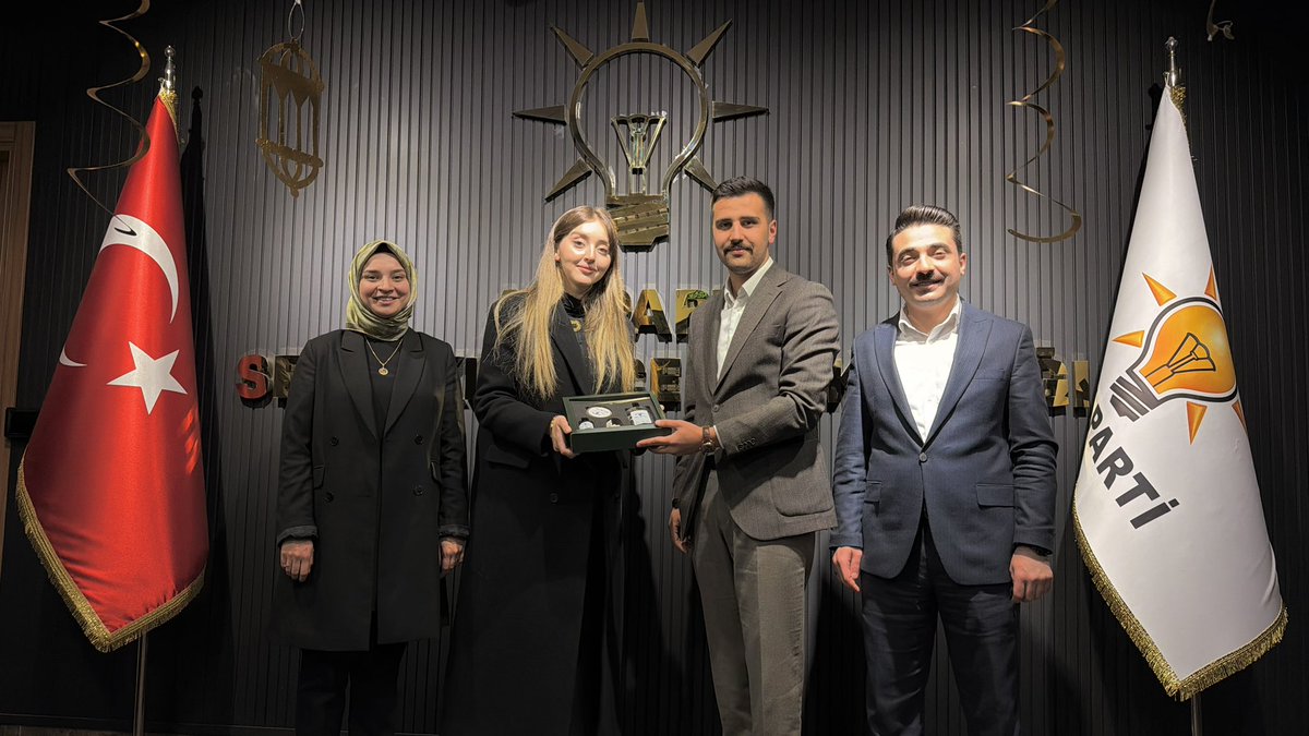 akgencselcuklu's tweet photo. Gençlik Kolları Genel Başkan Yardımcımız Sayın @ozgeerbas, Gençlik Kolları MKYK Üyemiz Sayın @hilaalaksoyyy, İl Gençlik Kolları Başkanımız Sayın @avibrahimkelek ve İlçe Gençlik Kolları Başkanımız Sayın @mustafacmn42 ile birlikte haftalık olağan toplantımızda bir araya geldik.

Çalışmalarımıza ilişkin istişarelerde bulunduk.