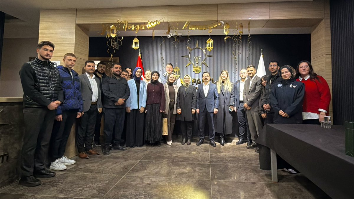 akgencselcuklu's tweet photo. Gençlik Kolları Genel Başkan Yardımcımız Sayın @ozgeerbas, Gençlik Kolları MKYK Üyemiz Sayın @hilaalaksoyyy, İl Gençlik Kolları Başkanımız Sayın @avibrahimkelek ve İlçe Gençlik Kolları Başkanımız Sayın @mustafacmn42 ile birlikte haftalık olağan toplantımızda bir araya geldik.

Çalışmalarımıza ilişkin istişarelerde bulunduk.
