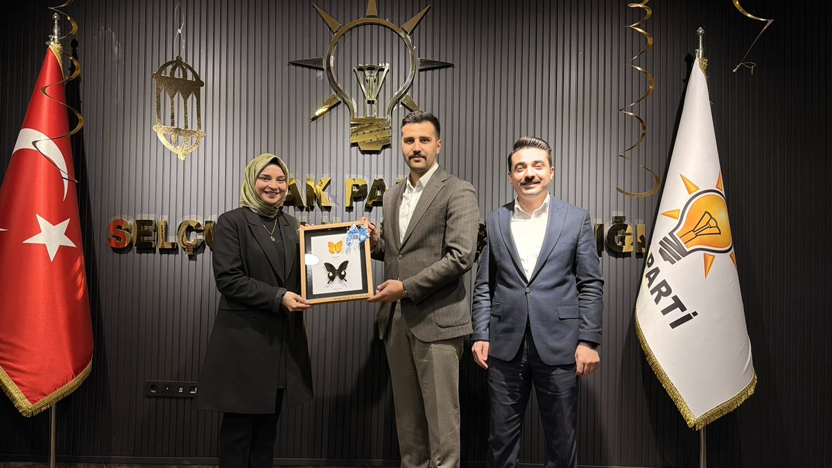 akgencselcuklu's tweet photo. Gençlik Kolları Genel Başkan Yardımcımız Sayın @ozgeerbas, Gençlik Kolları MKYK Üyemiz Sayın @hilaalaksoyyy, İl Gençlik Kolları Başkanımız Sayın @avibrahimkelek ve İlçe Gençlik Kolları Başkanımız Sayın @mustafacmn42 ile birlikte haftalık olağan toplantımızda bir araya geldik.

Çalışmalarımıza ilişkin istişarelerde bulunduk.