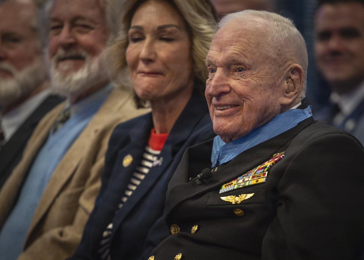 USNavy's tweet image. Capt. Elmer Royce Williams (Ret.) was formally inducted into the Hall of Heroes today. 

Surrounded by family, Shipmates, and leaders, we honored his extraordinary valor and enduring legacy of service.
