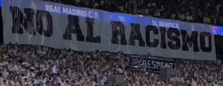 Primera conexión con el Franco Arena Bernabéu y lo primero que enfocan es a un mamarracho de la Grada Fans haciendo el saludo nazi. 

Ni el mejor guión posible #HipocresiaBlanca … Eyyyu Pero NO AL RACISMO ‼️