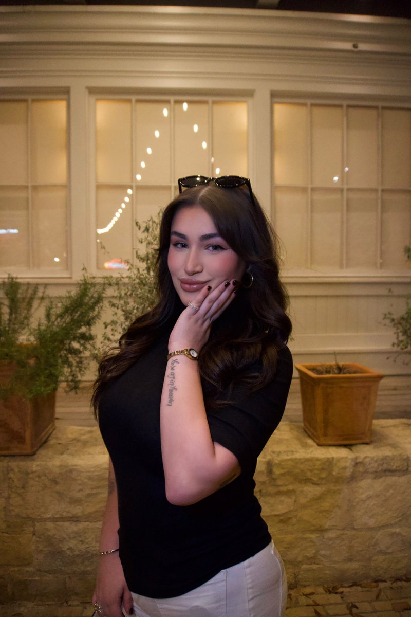 GillianBear's tweet photo. His dream girl https://t.co/9CjXNj9NNl