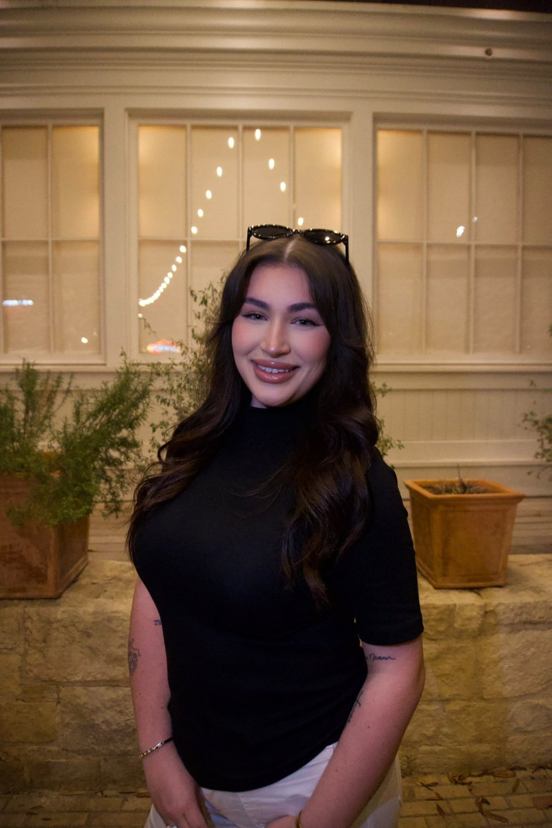 GillianBear's tweet photo. His dream girl https://t.co/9CjXNj9NNl
