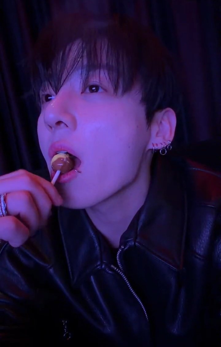 เลิกบุหรี่แล้วหันมากินอมยิ้มแทน โคตรจะเท่เลยว่ะ