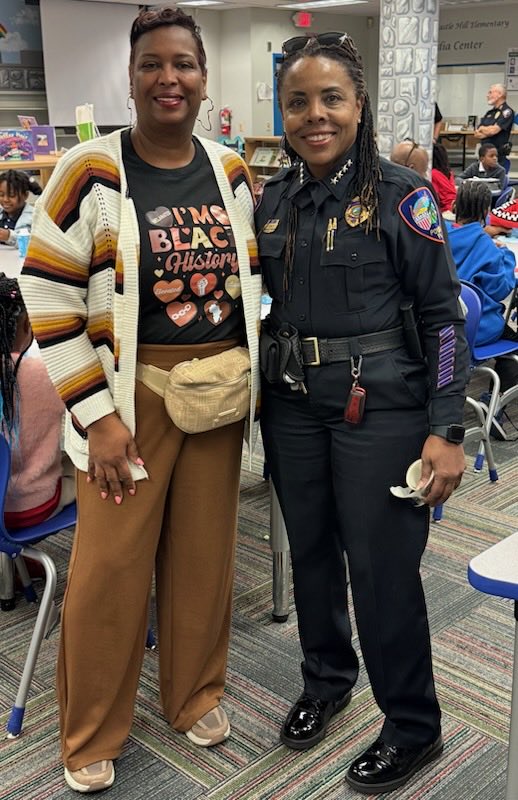 CastleHillElem's tweet photo. Ice Cream with a cop at Castle Hill Elementary! 🍦🚓 Students enjoyed sweet treats and smiles while connecting with our amazing officers from the Lauderhill Police Department @LPDPIO . Building positive relationships, one scoop at a time! @BcpsSto @BCPS_DeputySupt https://t.co/wJVHpGOqIx