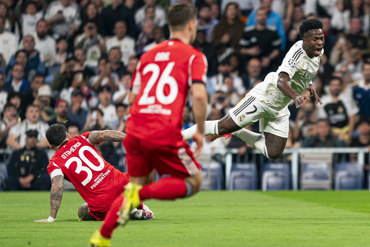 ركلة جزاء لفينيسيوس.. نعم أم لا؟ 🤔⚡
​لقطة الدقيقة السادسة تشعل الأجواء مبكراً في مواجهة الريال وبنفيكا.
قرار الحكم:
✅ قرار صحيح
❌ ركلة جزاء لم تحتسب
​ما هو تقييمك للحالة؟ ⚖️🔥
#ريال_مدريد 
#بنفيكا_ريال_مدريد