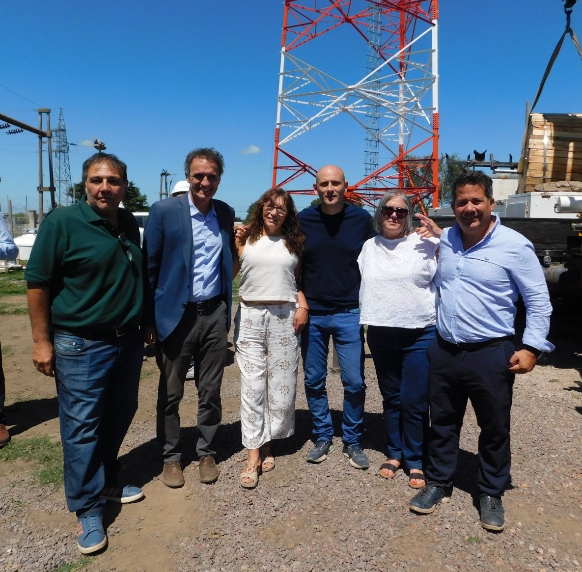 bloqueUP9dj's tweet photo. Hoy el Ministro de Infraestructura de la Provincia de Buenos Aires, @gkatopodis, visitó nuestra ciudad donde firmó el acta para financiar el pavimento del barrio Héroes de Malvinas, una obra muy esperada por vecinos y vecinas. https://t.co/UWMn3EkMo0