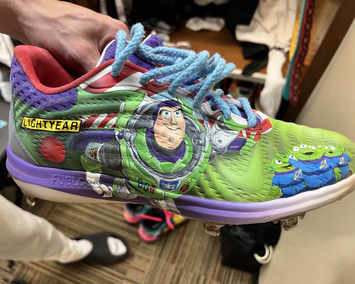 ＢＵＺＺ（バズ） [ア・ニュー・デイ・ア・ニュー・タイム] To infinity…and beyond!! A closer look at Drey Jameson's Buzz