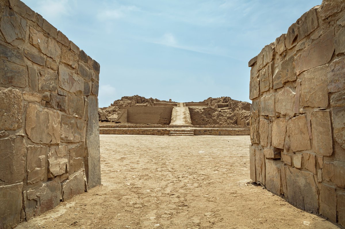 QhapaqNanPeru's tweet image. Los Incas consideraron a Huanacaure, Pachacamac y la Isla del Sol en el lago Titicaca como lugares sagrados. Estos sitios tuvieron mucho prestigio y atrajeron peregrinos de muchas partes del Tawantinsuyu.

📷 Santuario de Pachacamac, #Lima 
#QhapaqÑan