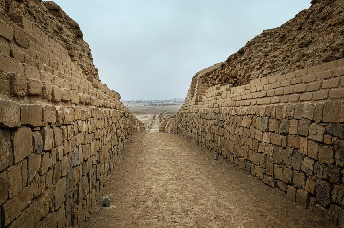 QhapaqNanPeru's tweet image. Los Incas consideraron a Huanacaure, Pachacamac y la Isla del Sol en el lago Titicaca como lugares sagrados. Estos sitios tuvieron mucho prestigio y atrajeron peregrinos de muchas partes del Tawantinsuyu.

📷 Santuario de Pachacamac, #Lima 
#QhapaqÑan