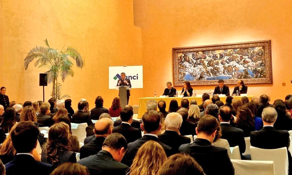 transportesgob's tweet photo. El secretario de Estado, @jasantano, ha entregado a Nerea Portillo y David Lucio el premio y el accésit a Tesis Doctorales de ANCI.

🗣"Ante el cambio climático hay que actuar transversalmente para adaptar nuestro modelo de infraestructuras a uno que garantice su resiliencia". https://t.co/Q6hqSEw7EW