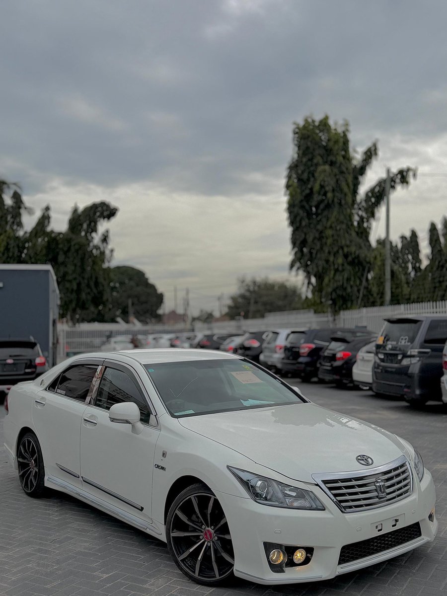 kixe_magari's tweet photo. TOYOTA CROWN ATHLETE
Engine: 2,490cc
Color: white
Year: 2010
Options: electric seats , NEW Tyres,Bluetooth stereo, push to start, HID lights many options. 

PRICE: 29,800,000/-

PAMOJA NA USAJILI
Call 0786510837 https://t.co/SLzaTcZ6Sr