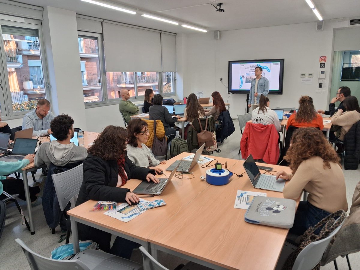 se_selva2's tweet photo. Finalitzem amb gran èxit l'activitat "IA generativa i personalització dels aprenentatges en els centres educatius". Volem fer un agraïment molt especial al ponent: mil gràcies, David! No hi ha paraules, ha estat un autèntic luxe comptar amb la teva expertesa. #tardesdeformació https://t.co/PCubWek8oe