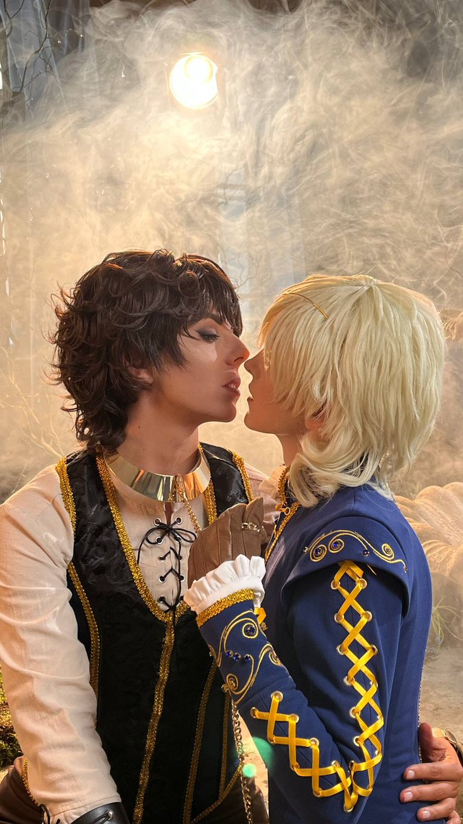 D_Norka's tweet photo. #Captiveprince #caprisky #lamen #cosplay

and what do you want to do with me, Damen? https://t.co/9E3hXxYgME
