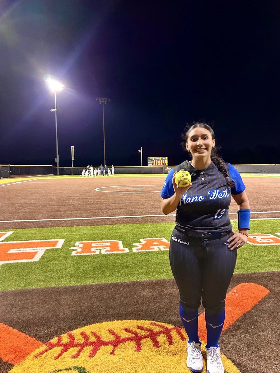 amberc2027's tweet photo. 3️⃣rd 💣 of the season to start off the top of the 6th for @PWSH_Softball vs Plano East!!🥎💙#GODFirst #uncommited2027
@NewsdayHSsports @los_stuff @LineDsoftball @ExtraInningSB @SoftbalAmerica @PrepSoftball @TopPreps @SoftballDown @CoastRecruits @D1ProScouts @scan1ansports @GoMVB https://t.co/PozenbAZIM